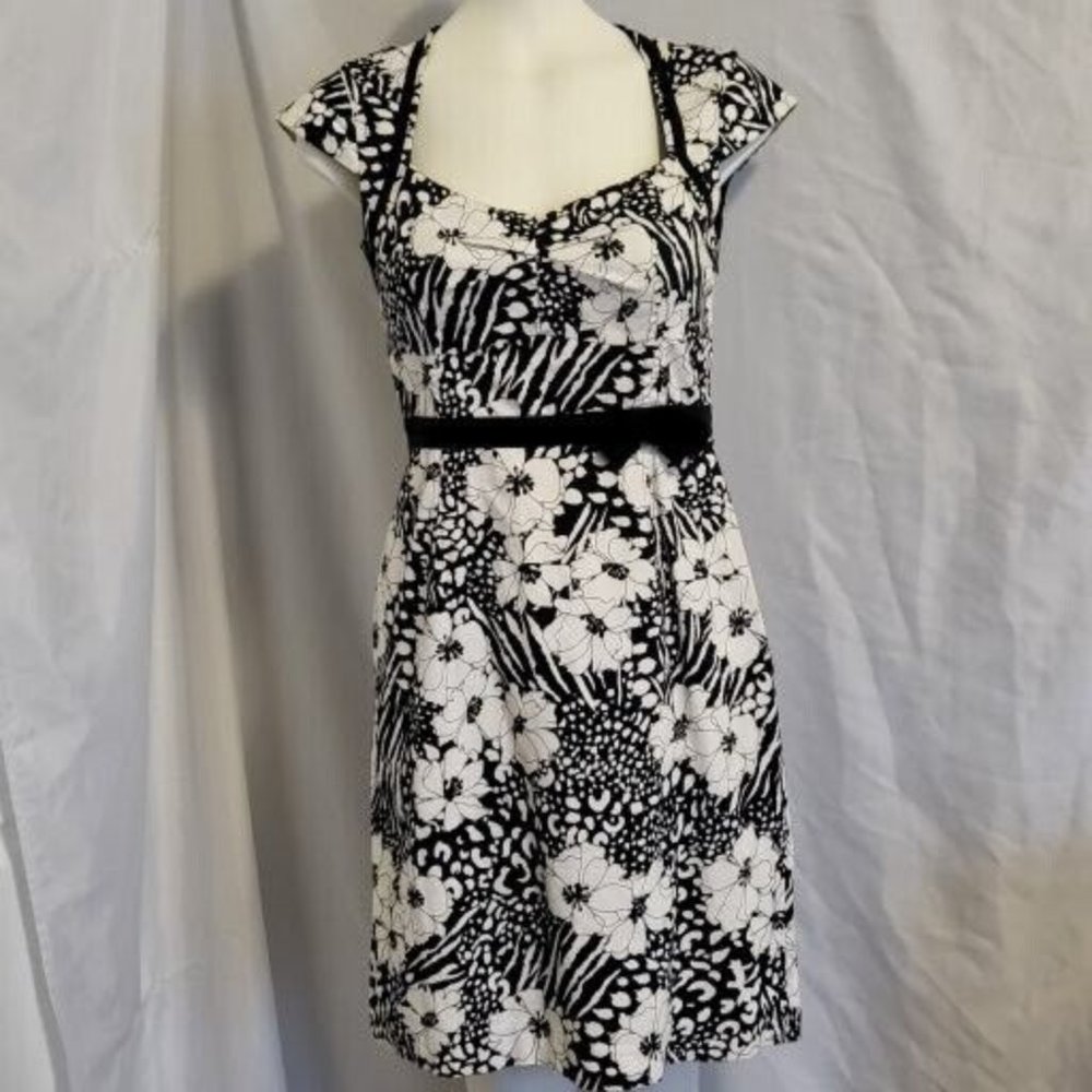 Spense Dress, Size 8, Black and White Flowers, Retro Style